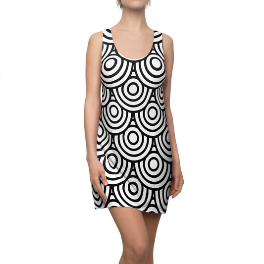 Schwarz-Weiß Kreis Muster Racerback Kleid – Modern & Stilvoll